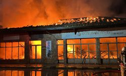 Hatay'da hırdavat dükkanında çıkan yangın hasara neden oldu