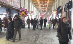 Kapalı çarşı esnafı kış şartlarına rağmen işinin başında