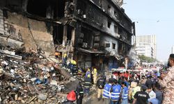 Pakistan'daki alışveriş merkezinde çıkan yangında can kaybı 60'a yükseldi