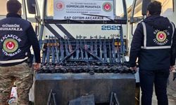 Suriye'den Türkiye'ye giren kamyonun mazot deposunda 51 silah ile 41 şarjör ele geçirildi