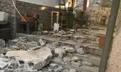 Kahramanmaraş’ta rüzgar çatıyı uçurdu, yüksek gerilim hattı patladı!