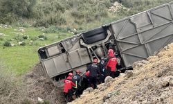 Antalya'da yolcu otobüsü devrildi: Çok sayıda ölü ve yaralı var
