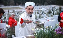 Diyanet İşleri Başkanı Arpaguş, depremlerin yıl dönümünde hatim duası yaptı