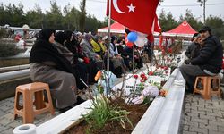 Kahramanmaraş'ta yakınlarını kaybedenler Kapıçam Şehir Mezarlığı'nı ziyaret ediyor