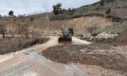 Büyükşehir ekipleri yolları tek tek onarıyor