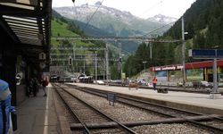 İsviçre'de 80 yolcuyu taşıyan tren raydan çıktı