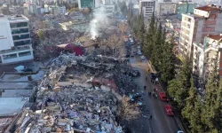 Adana'da depremde yıkılan Özgür Apartmanı ile ilgili 5 sanığın yargılanmasına devam edildi