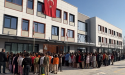 Kahramanmaraş'ta deprem şehitleri için okullarda sessiz anma programı düzenlendi