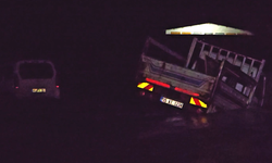 Manisa'da iki araç debisi yükselen derede sürüklendi