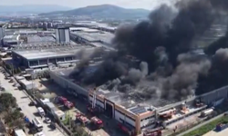 Manisa'da şekerleme fabrikasında yangın çıktı