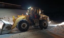 Büyükşehir, Göksun Kırsalında Kar Mesaisini Sürdürüyor