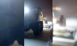 Kar küreme ve tuzlama çalışmaları aralıksız devam ediyor