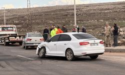 Şanlıurfa'da iki otomobilin çarpıştığı kazada 6 kişi yaralandı