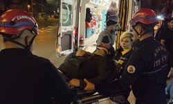 Ceyhan'da kaldırıma çarpan otomobilin sürücüsü yaralandı