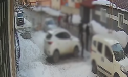 Kars'ta iki grup birbirine girdi, taşlar sopalar havada uçuştu!