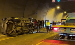 Tünelde hafif ticari araçla çarpışan otomobildeki 2 kişi yaralandı