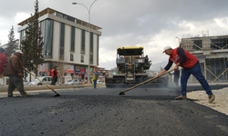 Büyükşehir, Dulkadiroğlu’nda Asfalt Mesaisini Sürdürüyor