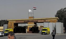 Soykırımcı İsrail, İran misillemesini gerekçe göstererek Gazze’ye açılan tüm kapıları kapattı