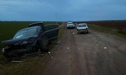 Şanlıurfa'da iki otomobilin çarpışması sonucu 3 kişi yaralandı