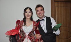 Tatilde tanışan Güney Koreli turist ile Türk rehber Mersin'de evlendi