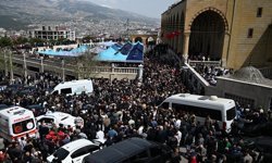 Kahramanmaraş’ta Yürek Yakan Veda: Türk Bayraklarına Sarılı Tabutlar Toprağa Verildi