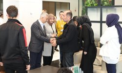 Vali Ünlüer ile Prof. Dr. Solaroğlu, okul saldırısında yaralanan öğrencileri hastanede ziyaret etti