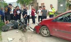 Adana'da otomobil ile çarpışan motosikletin sürücüsü ağır yaralandı
