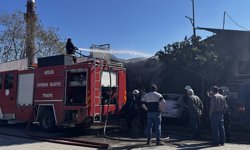 Antalya'da oto tamir ve yedek parça dükkanında çıkan yangın hasara neden oldu