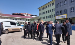 Şanlıurfa Valisi Hasan Şıldak saldırının gerçekleştiği okulda incelemede bulundu
