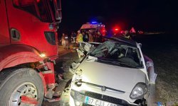 Burdur'da otomobil ile kamyonun çarpıştığı kazada 1 kişi öldü, 4 kişi yaralandı