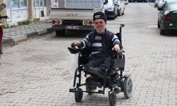 Isparta'da 2 metrekarelik dükkanda yarım asırdır ayakkabı tamirciliği ve boyacılığı yapıyor