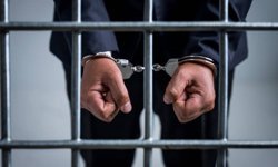 Adana'da boşanma aşamasındaki eşini yaralayıp parasını gasbeden sanığa 12,5 yıl hapis cezası