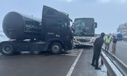 Erzurum'da 2 otobüs ile 2 tırın karıştığı kazada 5 kişi yaralandı