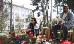 Saldırıda hayatını kaybeden öğrenciler kabirleri başında anılıyor