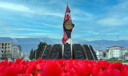 Kahramanmaraş Çiçek Açtı; Kavşaklarda Görsel Şölen Oluştu!