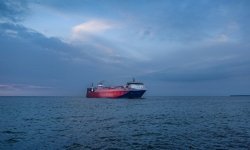 Hürmüz Boğazı’nda 2 gemiye ateş açıldı!