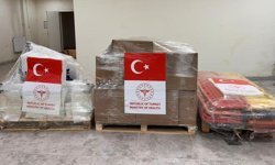 Sağlık Bakanlığı Tarafından İran’a 3 Tır İnsani Yardım Gönderildi