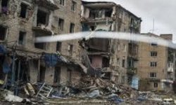 Diyarbakır'da otel inşaatında çıkan yangında 13 kişi dumandan etkilendi