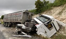 Kahramanmaraş-Gaziantep Kara Yolunda Tır Şarampole Devrildi: 1 Kişi Yaralandı