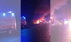 Türkoğlu'nda Feci Kaza: Otomobil Şarampole Yuvarlandı, Servis Aracı Alev Aldı