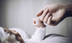 Annelere Tanınan 8 Haftalık Ek Doğum İzni Kimleri Kapsıyor? Başvuru Süreci ve Merak Edilenler