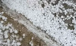 Kent merkezinde yağmur, yüksek kesimlerde dolu yağışı