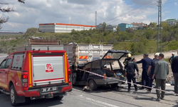 Kayseri'de kamyon ile çarpışan otomobildeki anne öldü, oğlu ağır yaralandı