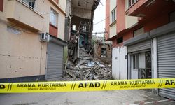 Adana'da 3 katlı metruk binanın bir bölümü çöktü