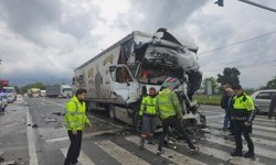 Bursa'da Feci Kaza: Tır Akaryakıt Tankerine Çarptı
