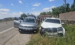 Kilis'te pikap ile otomobilin çarpıştığı kazada 9 kişi yaralandı