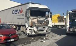 Kocaeli'de işçi servisi ile tırın çarpıştığı kazada 8 kişi yaralandı