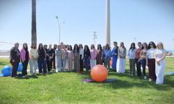 Mersin'de anneler ve anne adayları sahilde egzersiz yaptı