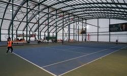 19 Mayıs Tenis Turnuvası, Kahramanmaraş'ta 62 Genç Sporcunun Katılımıyla Başladı!