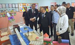 Adana'da ilkokul öğrencilerine kıyafet desteğinde bulunuldu